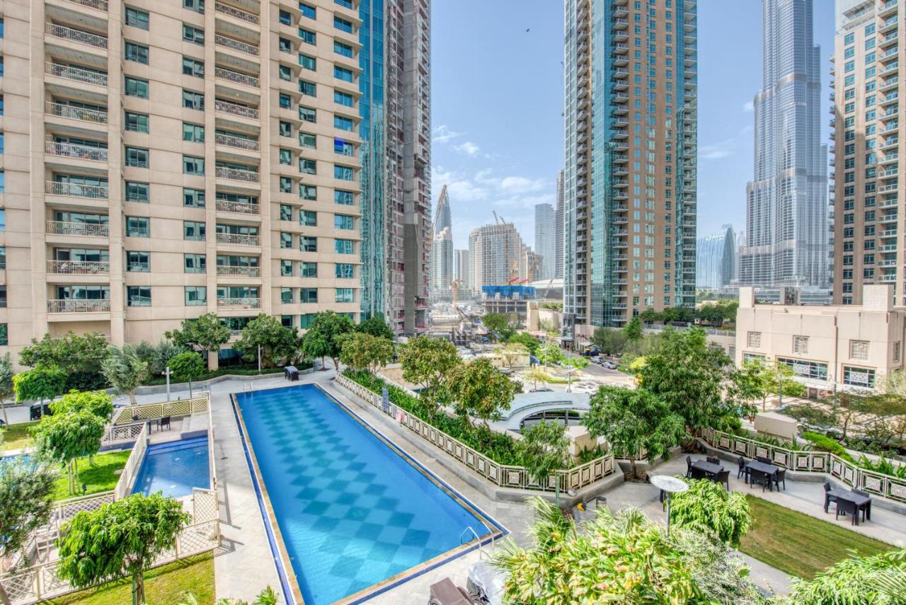 Maison Privee - Radiant Urban Retreat With Iconic Burj Khalifa Vws Dubai Eksteriør billede