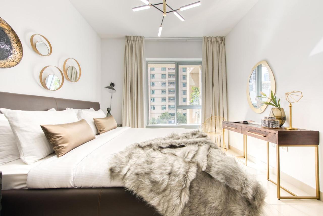 Maison Privee - Radiant Urban Retreat With Iconic Burj Khalifa Vws Dubai Eksteriør billede