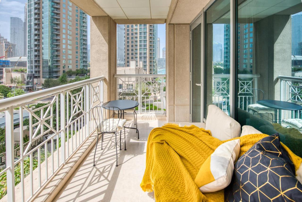 Maison Privee - Radiant Urban Retreat With Iconic Burj Khalifa Vws Dubai Eksteriør billede