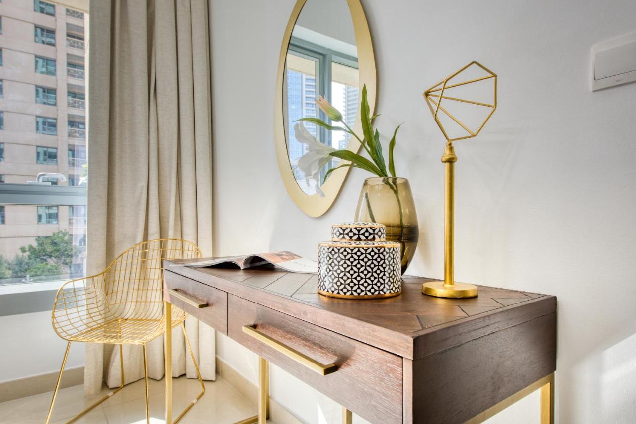 Maison Privee - Radiant Urban Retreat With Iconic Burj Khalifa Vws Dubai Eksteriør billede