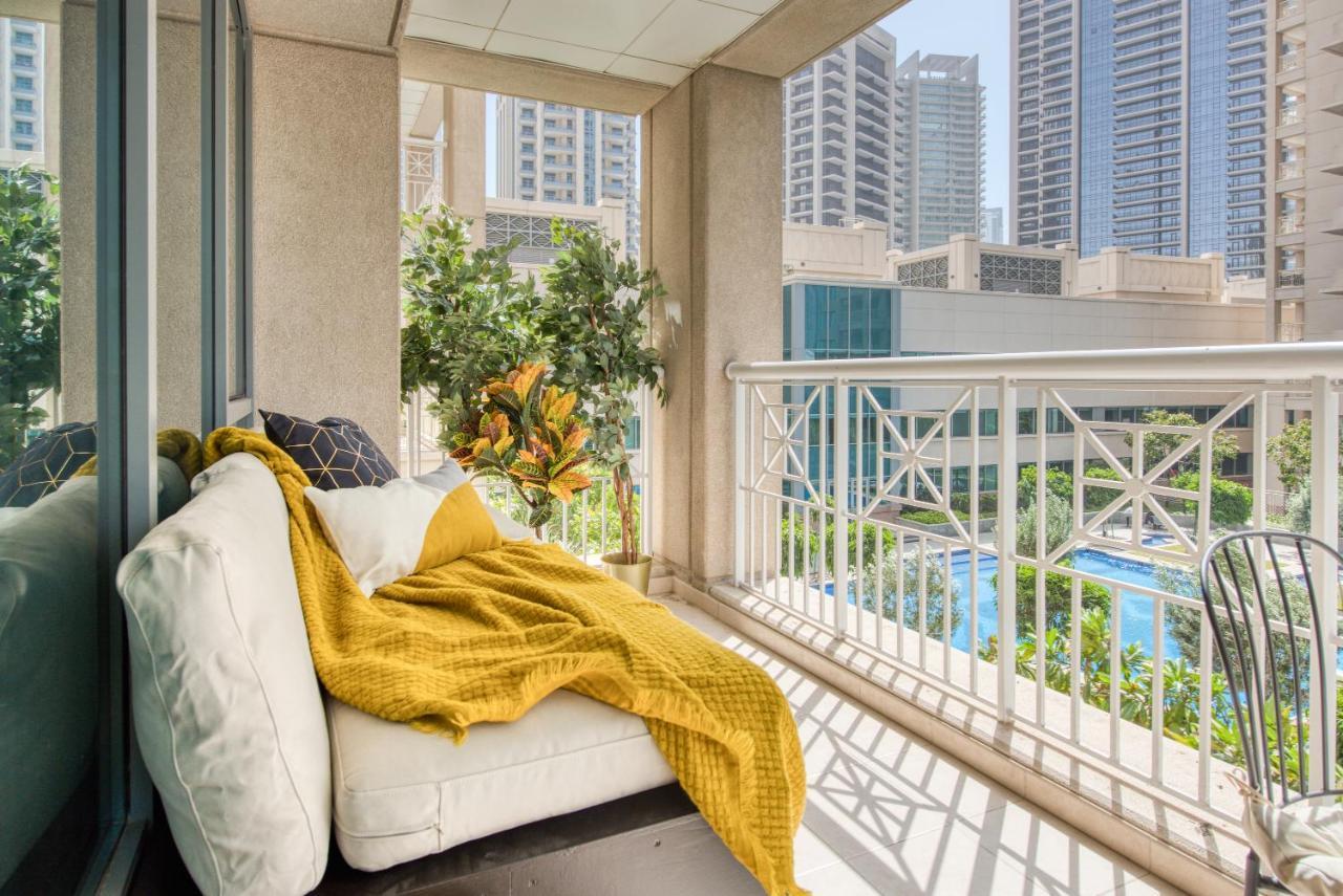 Maison Privee - Radiant Urban Retreat With Iconic Burj Khalifa Vws Dubai Eksteriør billede